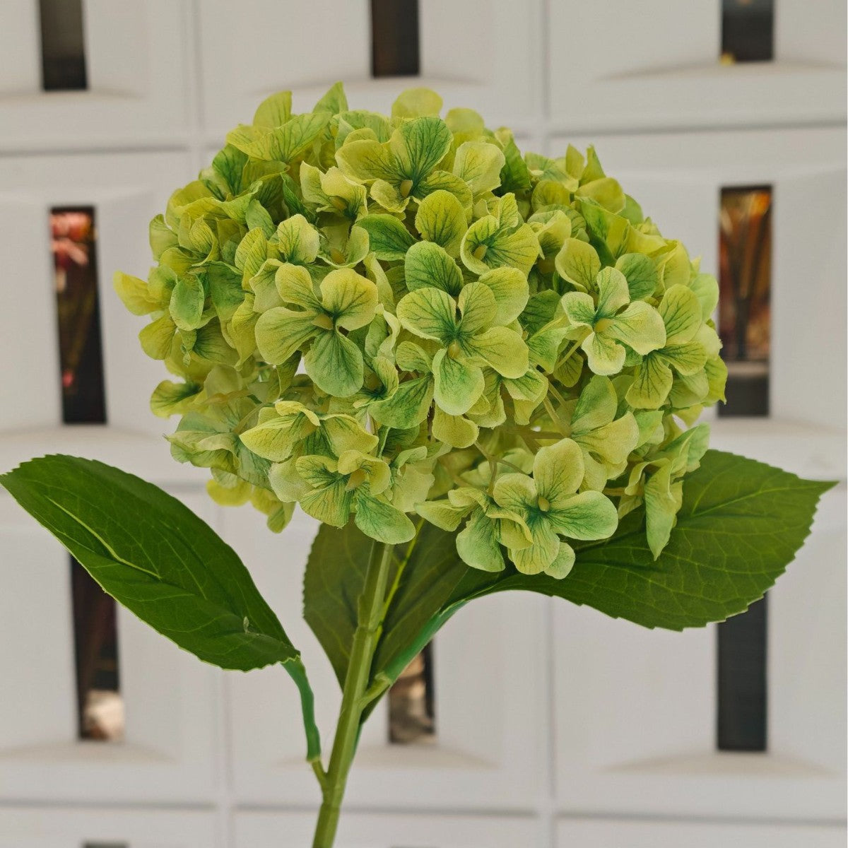 Lebensnahe Hortensienblumenstrauß