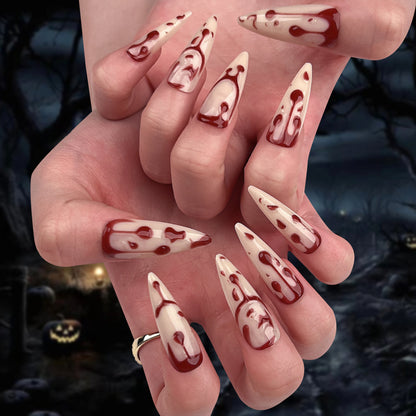 Kunstvolle Halloween-Gel-Nägel im blutigen Design Brehn