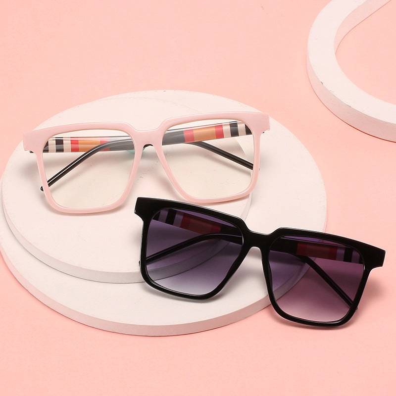 Damen stilvolle modische Sonnenbrille mit innovativem Design und trendigen Gläsern Brehn