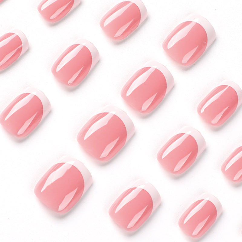 Elegante Nagelkunst mit French Tip Design Brehn