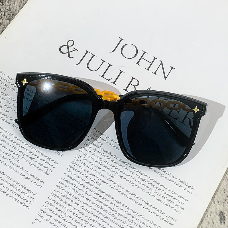 Damen extragroße Sonnenbrille mit modischem Kettenrahmen Brehn