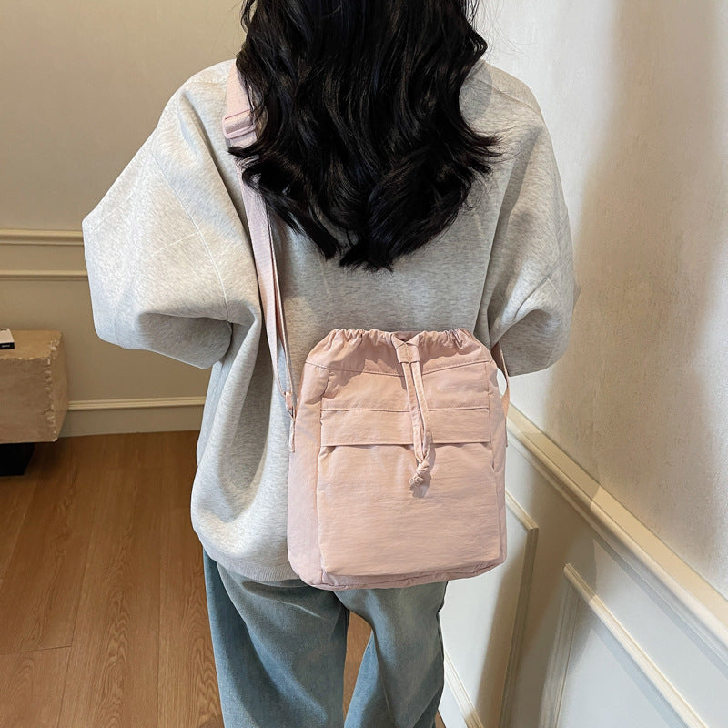 Lässige Kordelzug-Eimer-Tasche Brehn