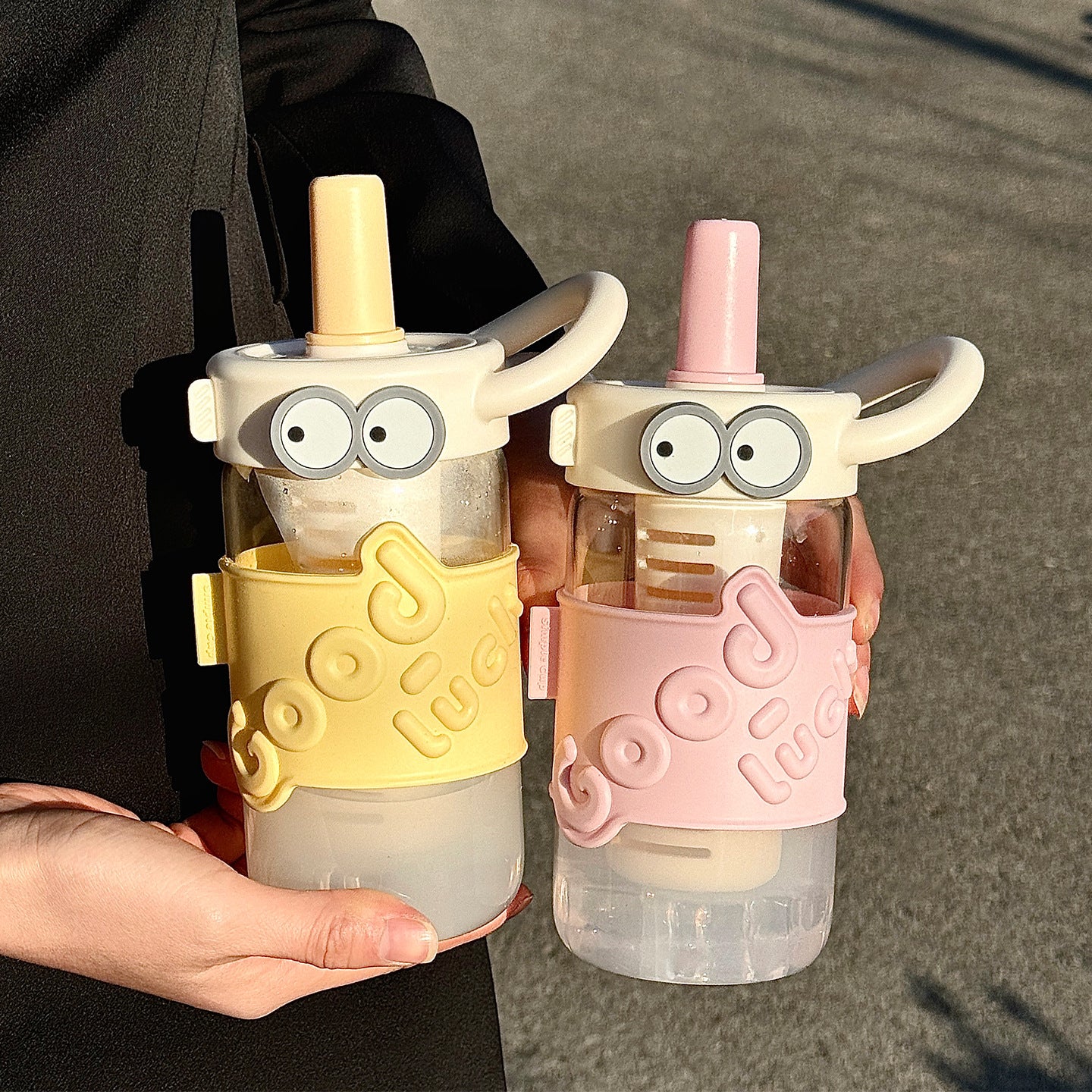 Damen Trinkflasche mit interaktivem Strohhalm und Emotionen Brehn