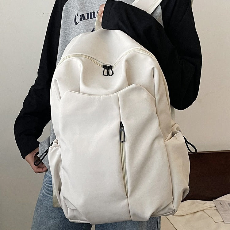 Rucksack mit Vielseitigen Fächern und Charmantem Anhänger Brehn