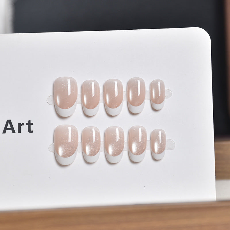Premium Glänzende Französische Tip Nagelverzierungen Brehn