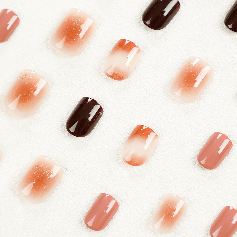 Elegante Nagelkunst mit Glitzer- und Ombre-Effekt Brehn