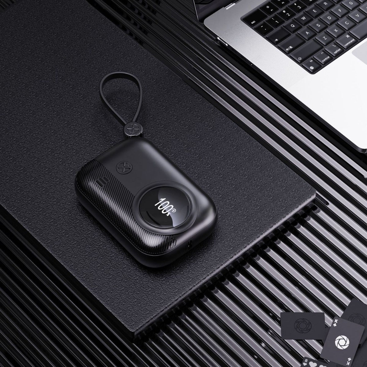 Kompakte Powerbank mit Integriertem Ladestecker und Digitaler Feuchtigkeitsanzeige Brehn