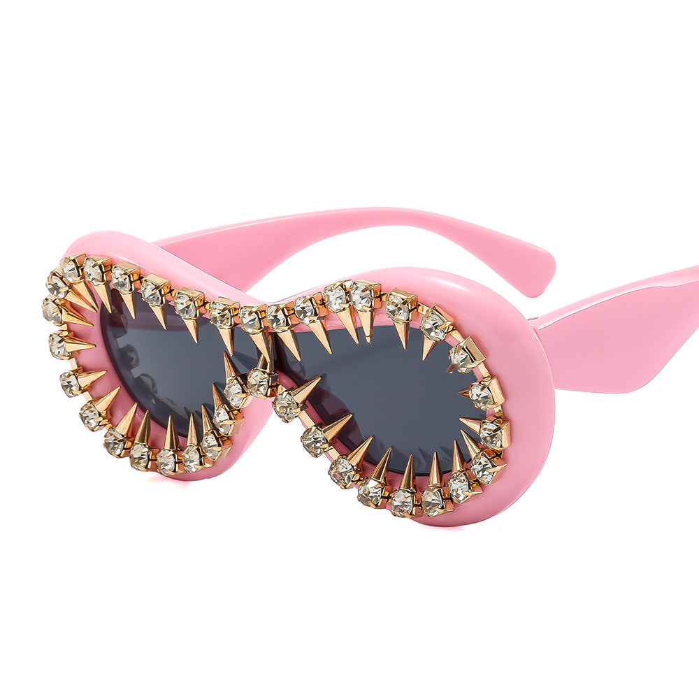 Damen modische Sonnenbrille mit extravaganten Spikes und Kristallverzierung Brehn
