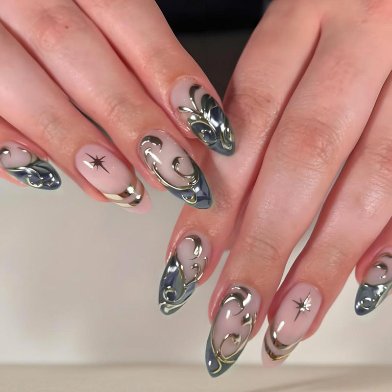 Kunstnagelset im eleganten, kunstvollen Design Brehn