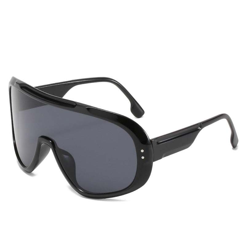 Damen modische Schutzbrille im futuristischen Design Brehn