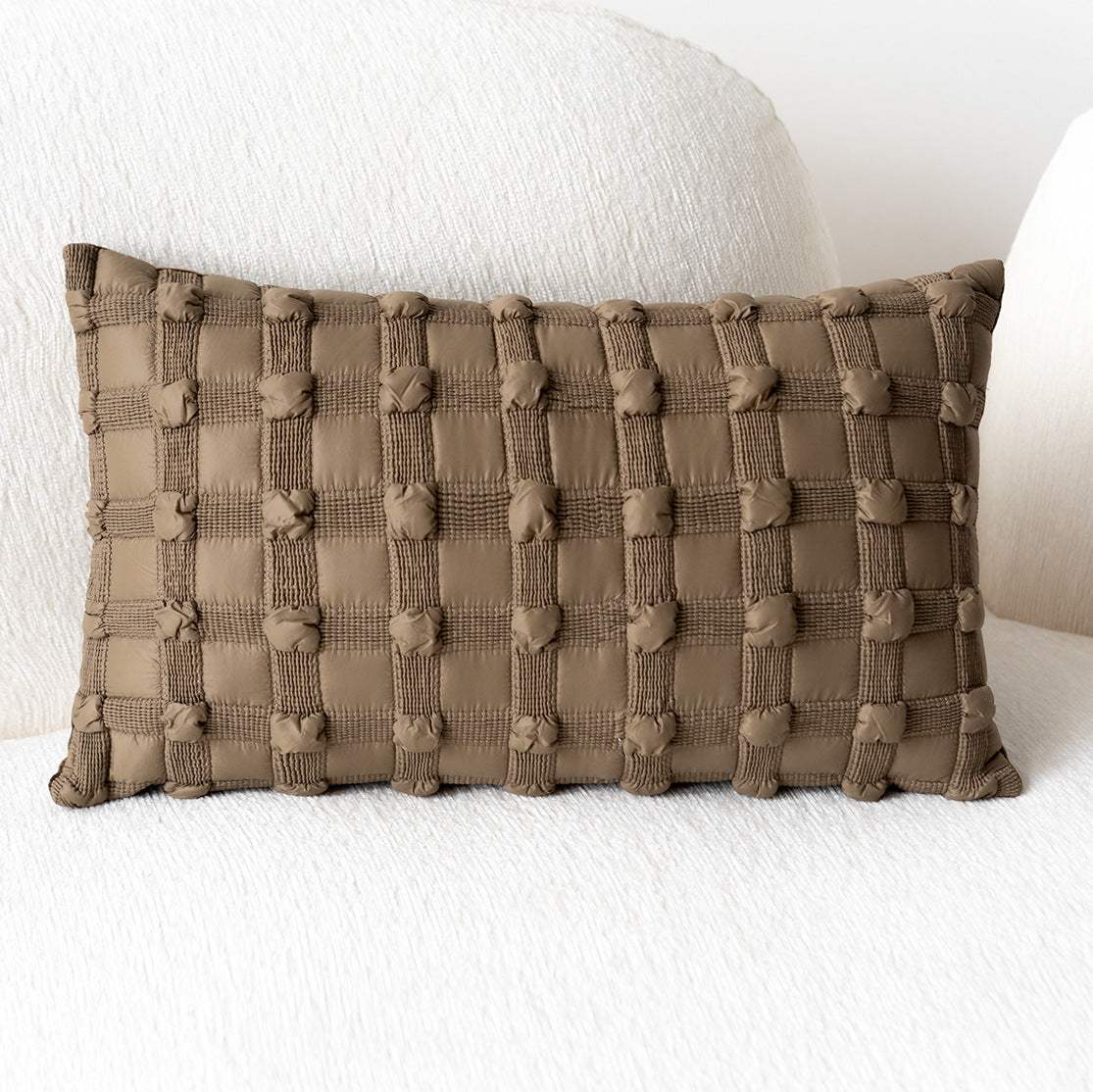 Dekoratives Kissen mit floralem Print