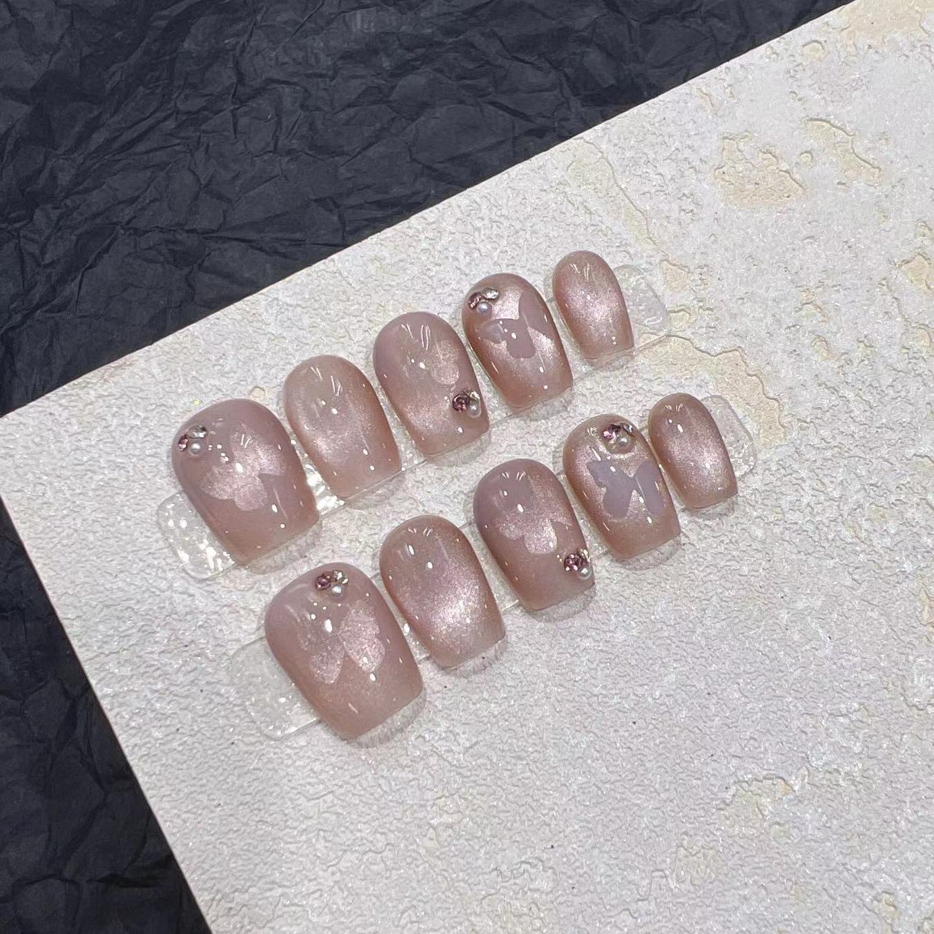 Elegantes Druck-Nagel-Set mit Strass-Details Brehn