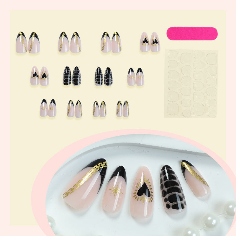 Dekorativer Press-On Nagelset mit künstlerischen Herz- und Stern Designs Brehn