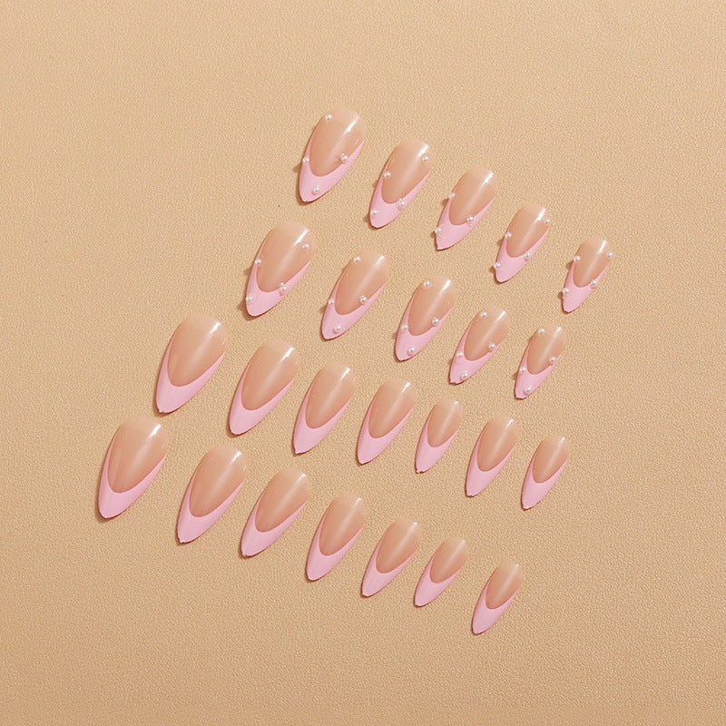 Kunstnagelset mit glamourösen 3D-Verzierungen und elegantem Desig Brehn