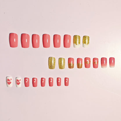Glamouröser Glitzer und Herz Nagelkunst Brehn
