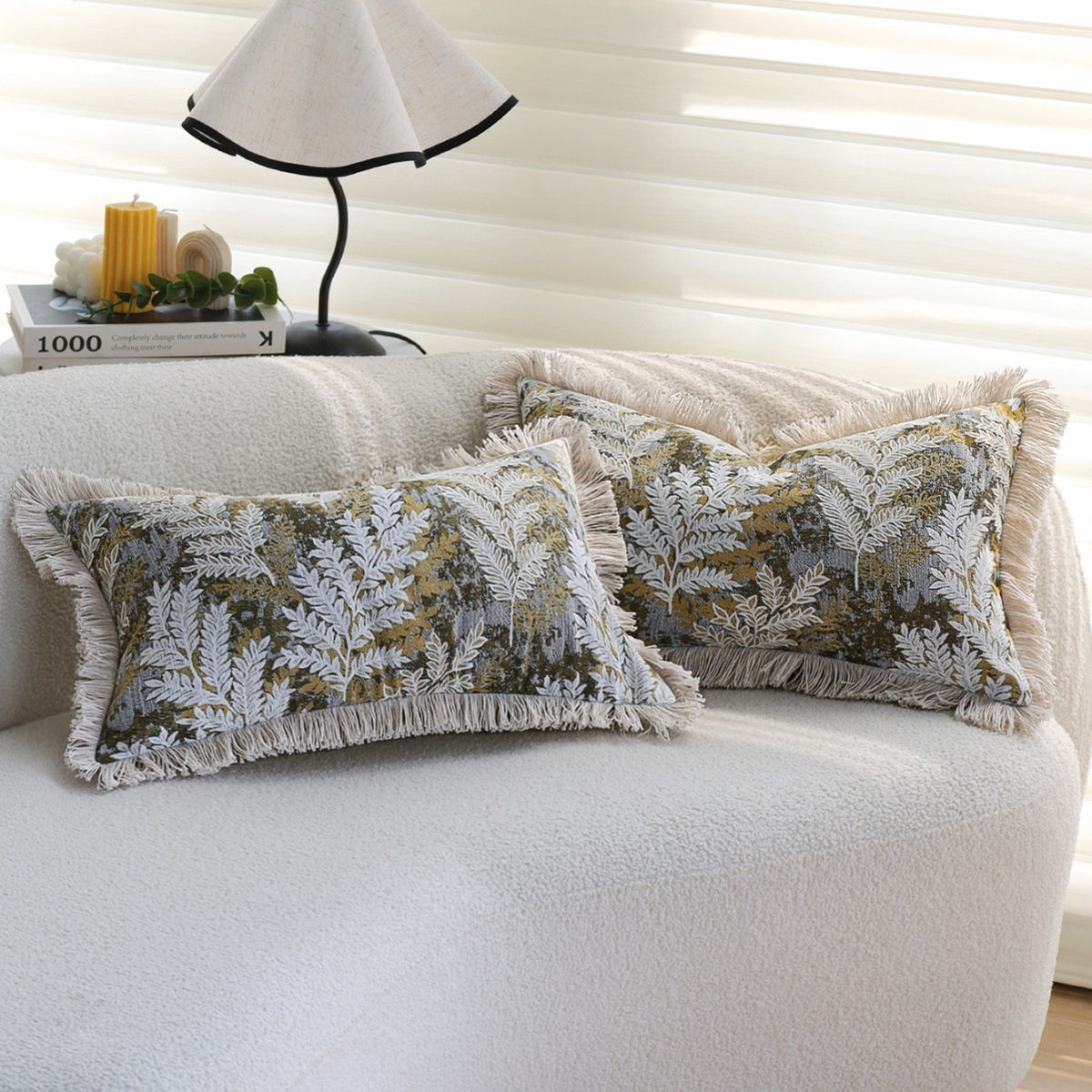 Dekorativer Samt-Kissenbezug mit besticktem Farn-Jacquard und Fransenrand Brehn
