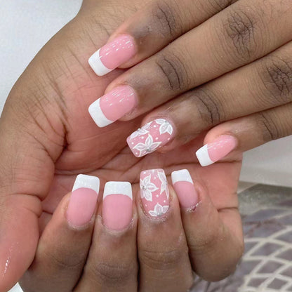 Elegantes florales Nagelkunstdesign