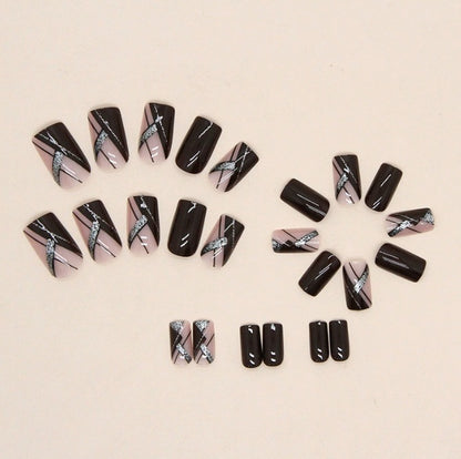 Geometrisches Nagelkunstdesign Brehn