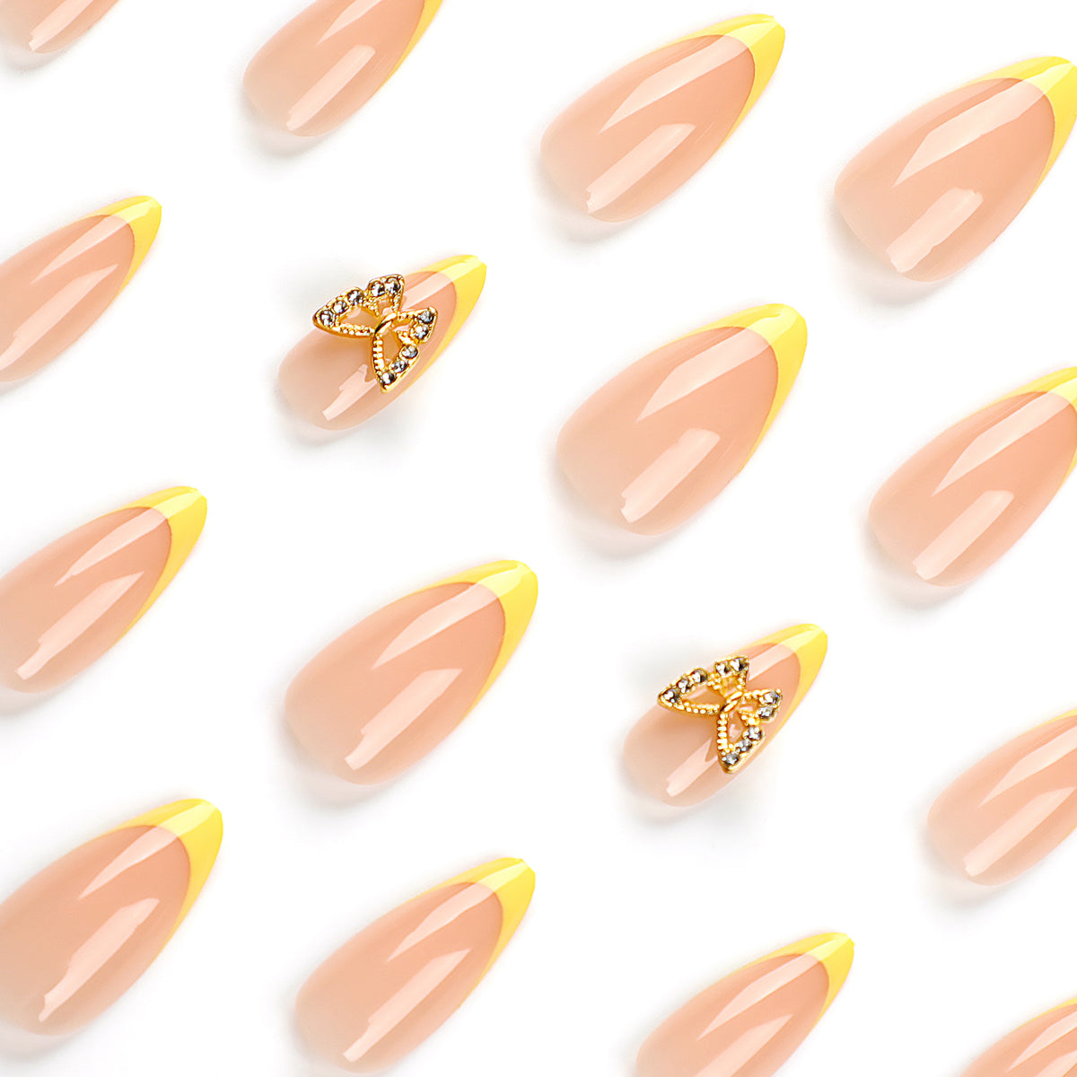 Kunstvolle Stiletto-Nägel mit glamourosem Schmetterlingsdesign Brehn