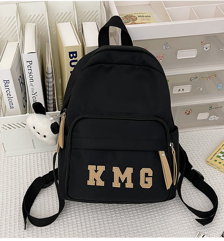 Lässiger Rucksack mit Buchstabenverzierung