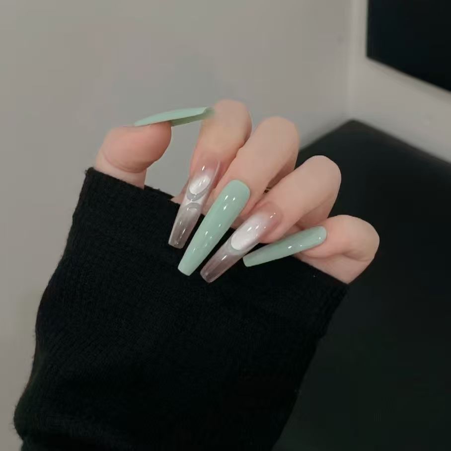 Lange Stiletto Nagelkunst Brehn