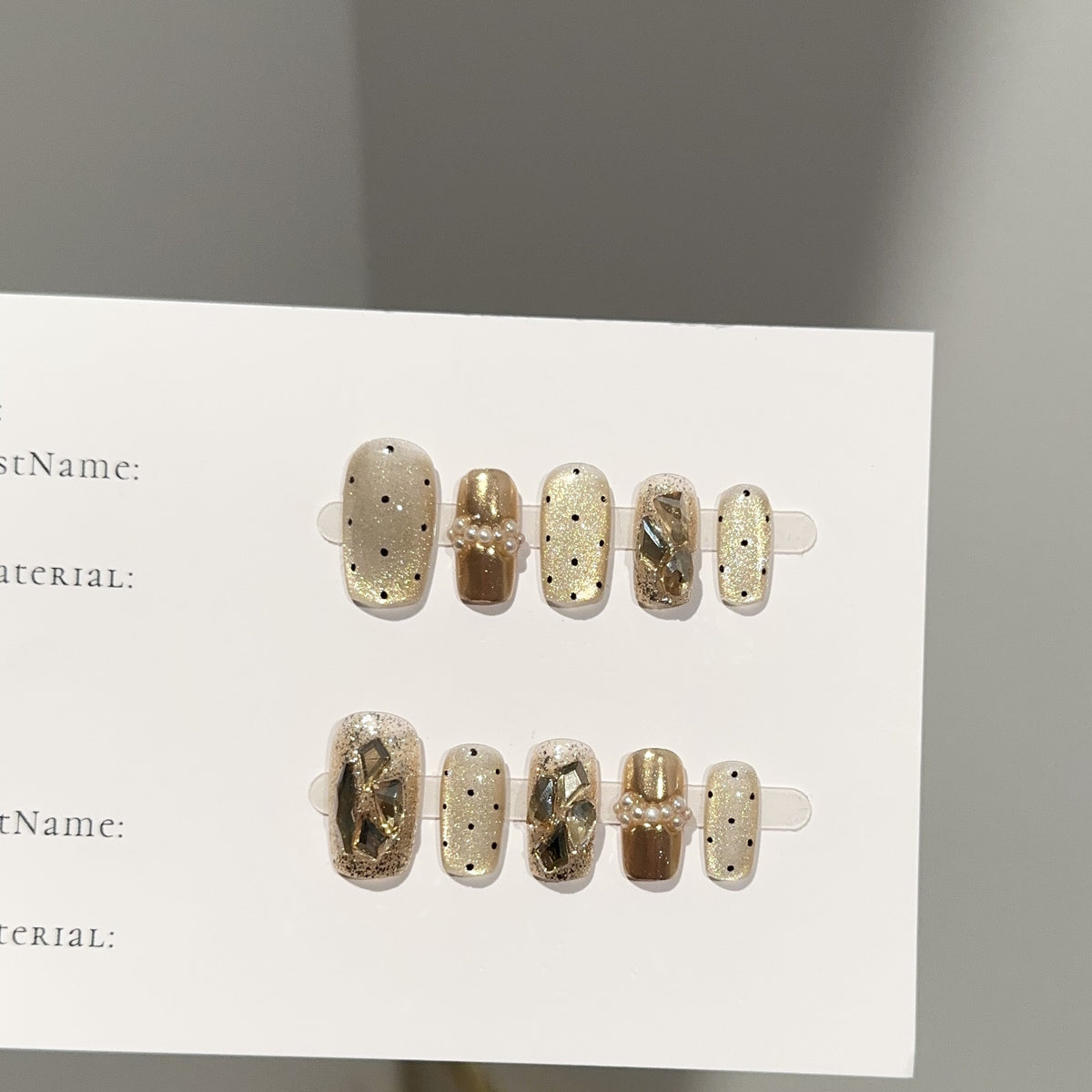 Luxuriöses dekoratives Press-On-Nagelset
