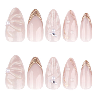 Kunstvolle Nail Art mit elegantem Relief-Design Brehn