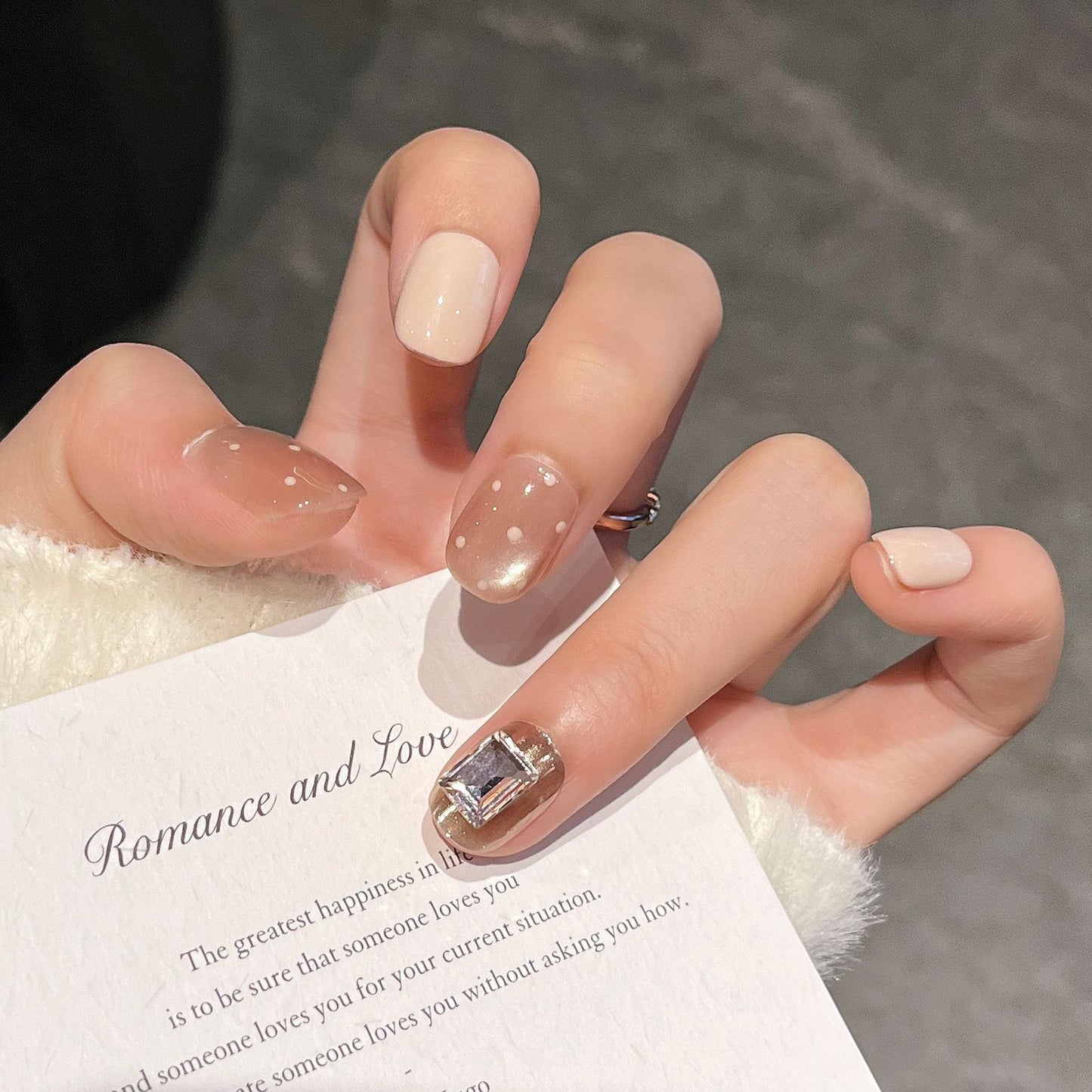 Elegantes Press-On Nagelkunst-Set Brehn