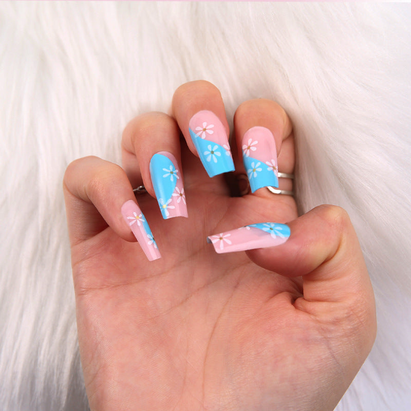 Kunstnägel mit zartem Blumen-Design Brehn