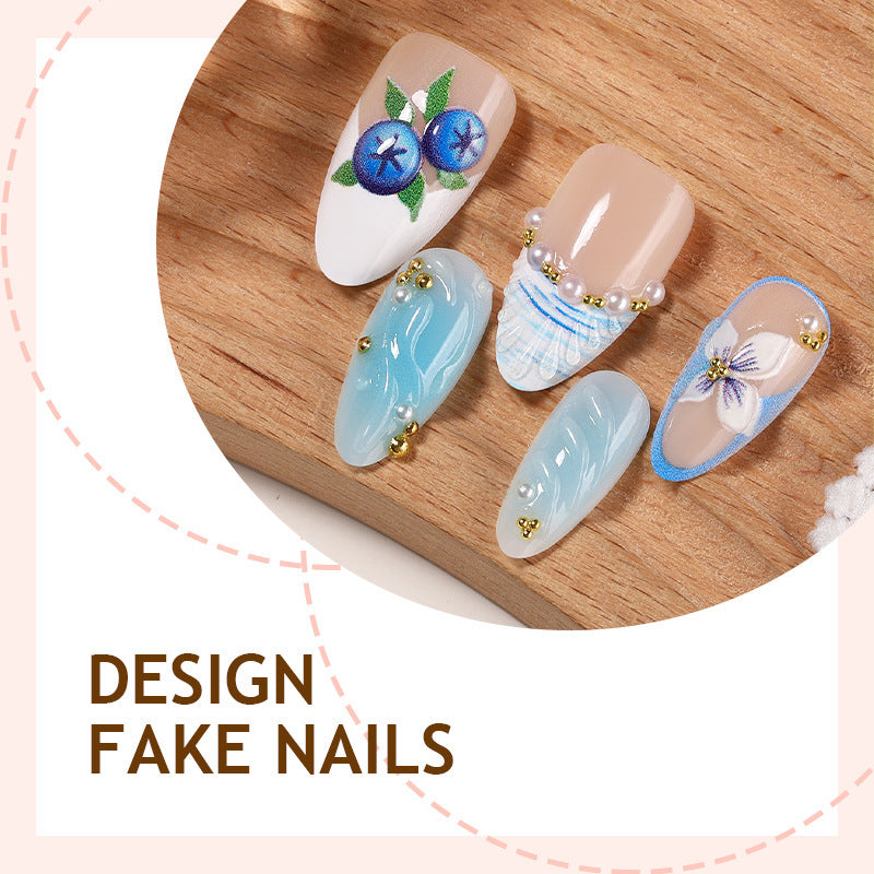Kunstnagelset mit floralen Akzenten und glitzernden Details Brehn