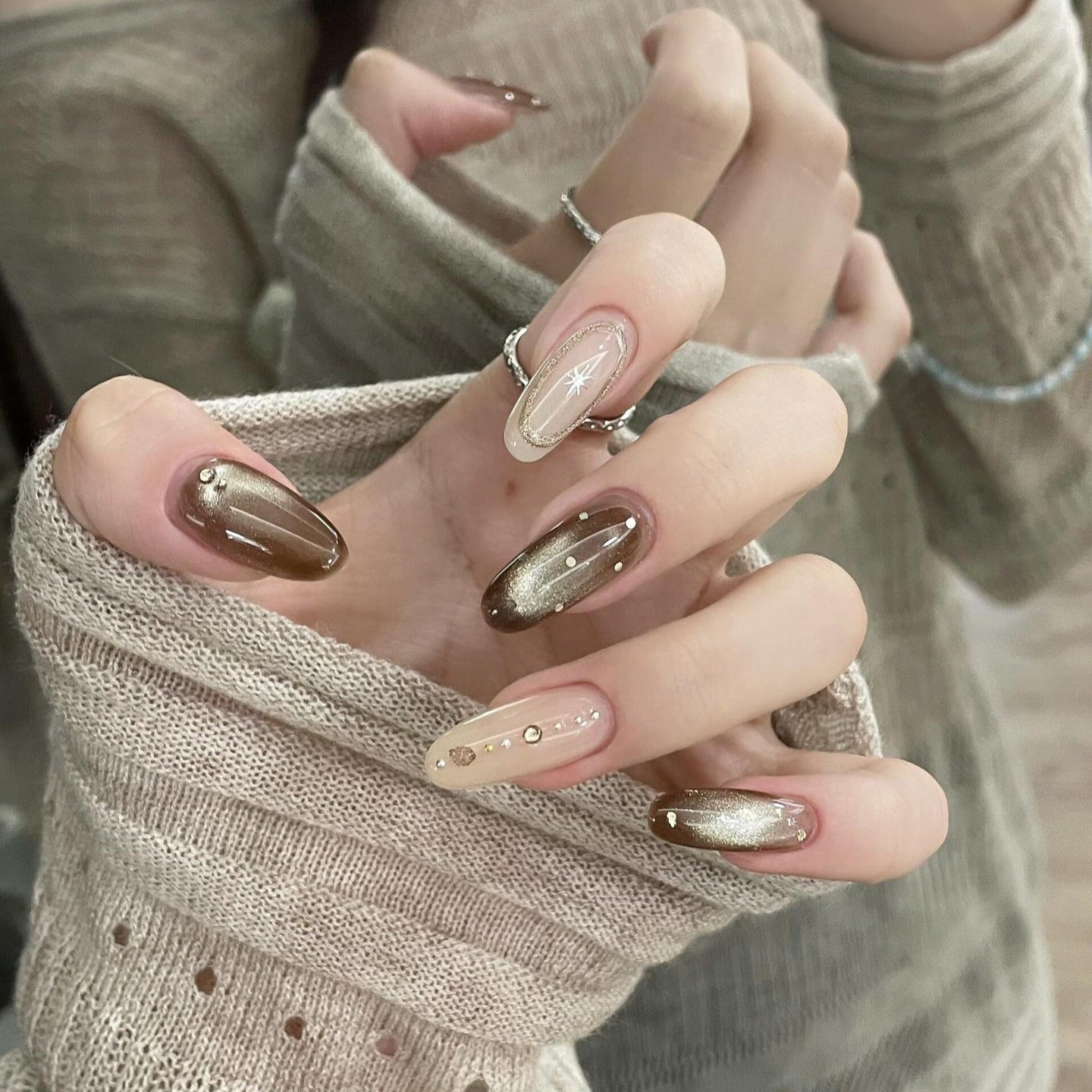 Kunstnägel mit Glitzer- und Sternendesign Brehn
