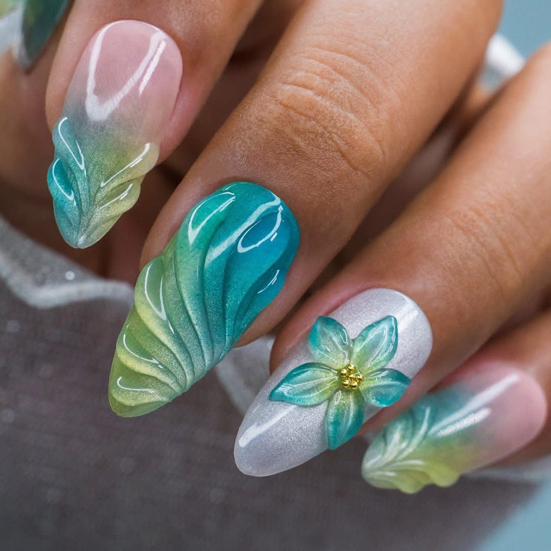 Kunstnägel mit Elegantem Blüten-Design und Farbverlauf Brehn