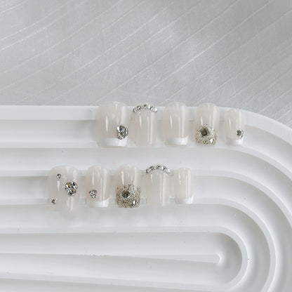 Dekorativer Press-On-Nagelset mit Swarovski-Akzenten