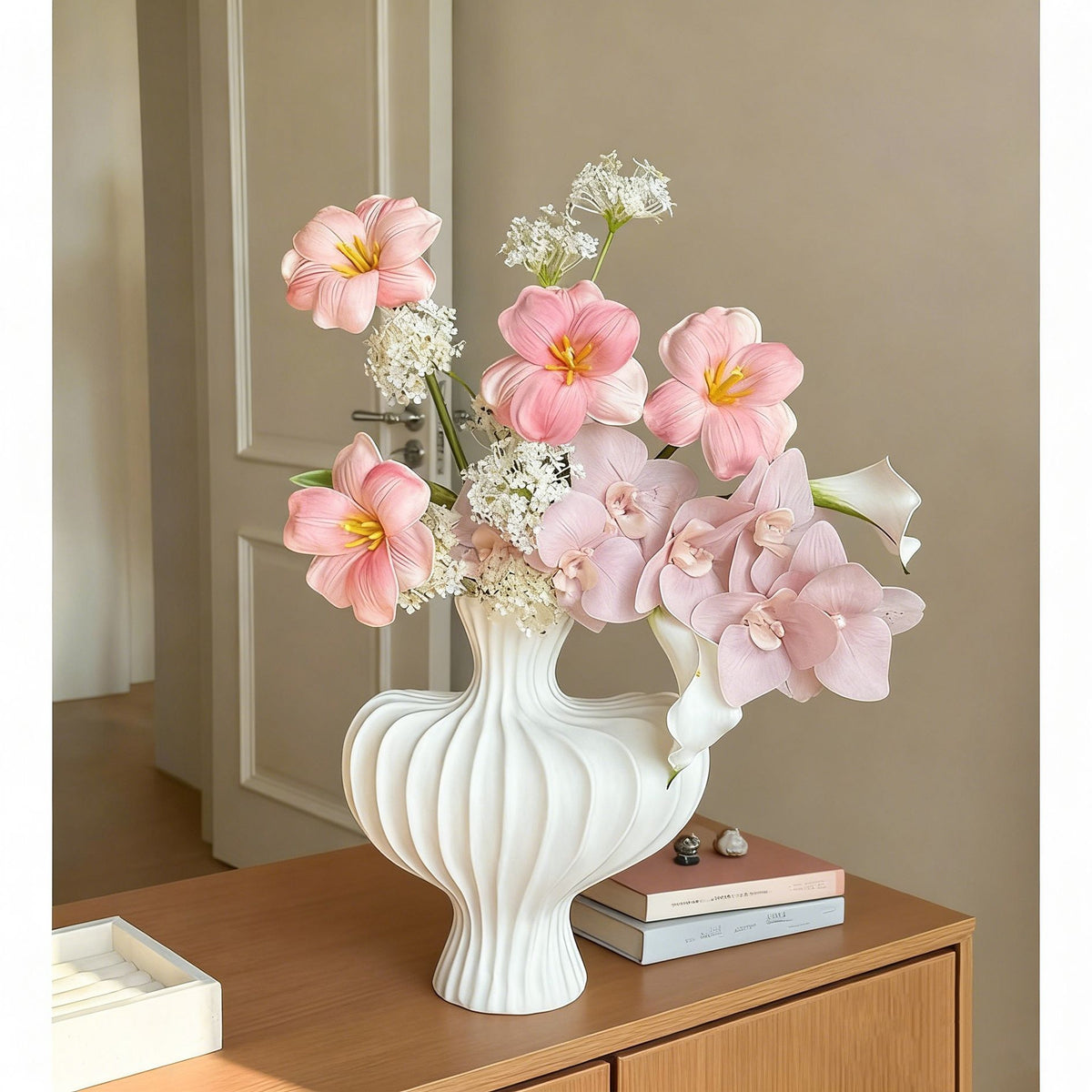Elegante Blumenvasenarrangement für die Innenraumgestaltung