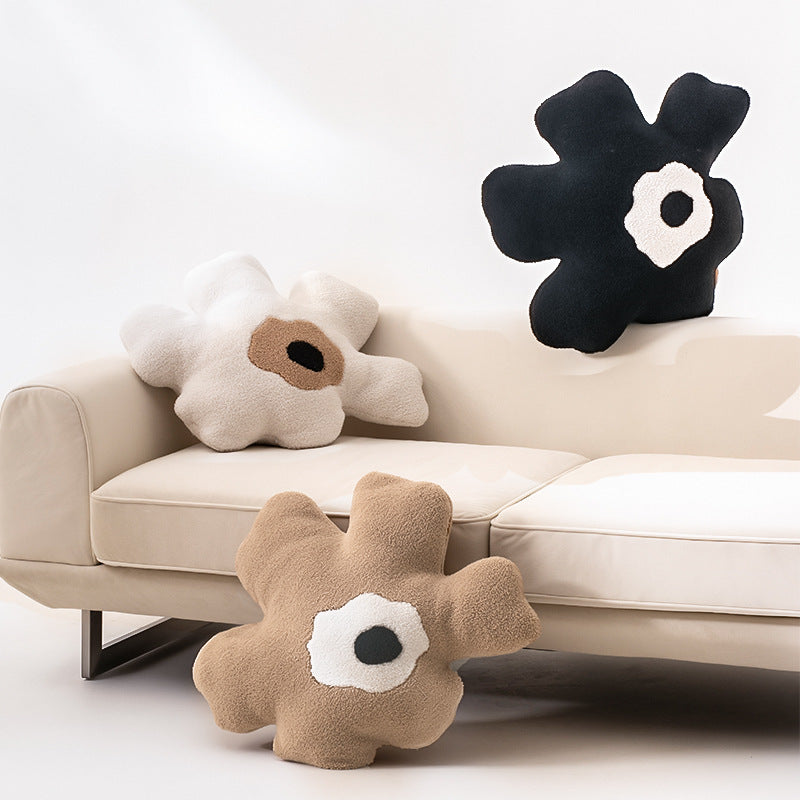 Kuscheliges Dekoratives Plüschkissen in organischer Blumenform mit Tufting-Mittelpunkt Brehn
