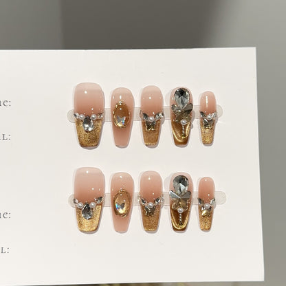 Elegantes Press-On-Nagelset mit Edelsteinakzenten