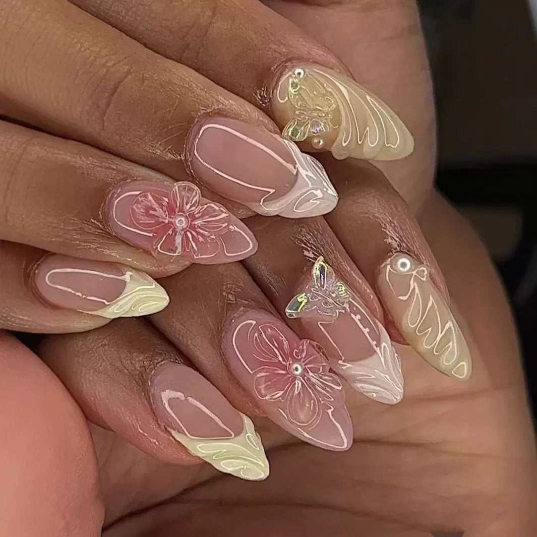 Blumeninspirierten dekorativen Press-On Nagelverlängerungen Brehn