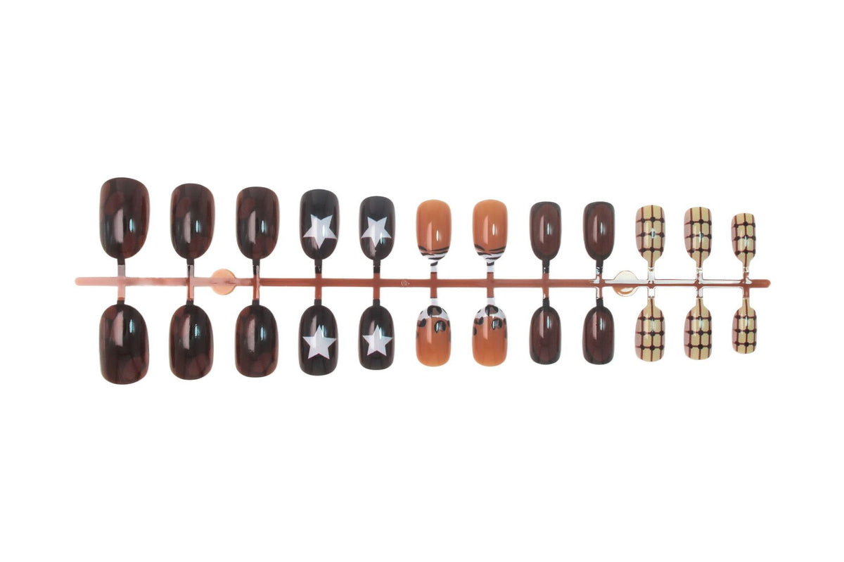 Kunstnagelset mit stilvollen geometrischen und trendigen Akzenten Brehn