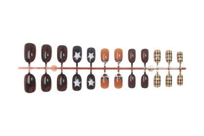 Kunstnagelset mit stilvollen geometrischen und trendigen Akzenten Brehn