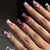 Künstlerisches Acryl-Nageldesign-Set mit floralen und goldenen Akzenten Brehn
