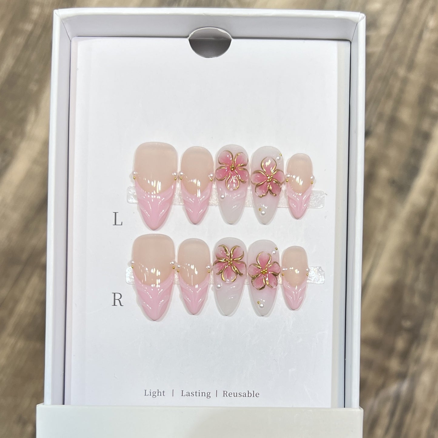 Dekorativer Floral Stiletto Press-On Nail Set Brehn