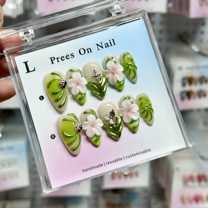 Dekoratives Press-On-Nagelkunst-Set mit floralen und naturinspirierten Designs