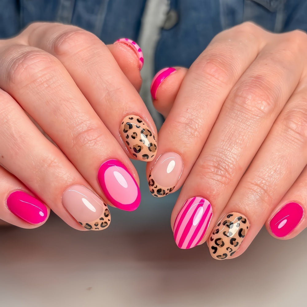 Kunstnägel mit trendigen Leopard- und Streifendekoren Brehn