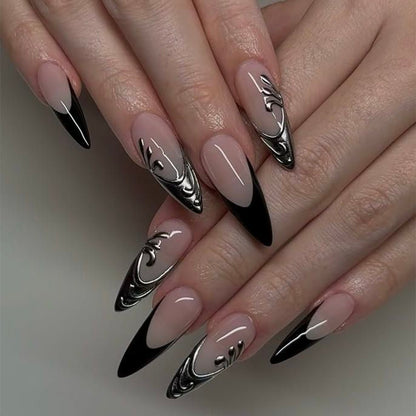 Elegante Nagelkunst mit Metallic-Design Brehn