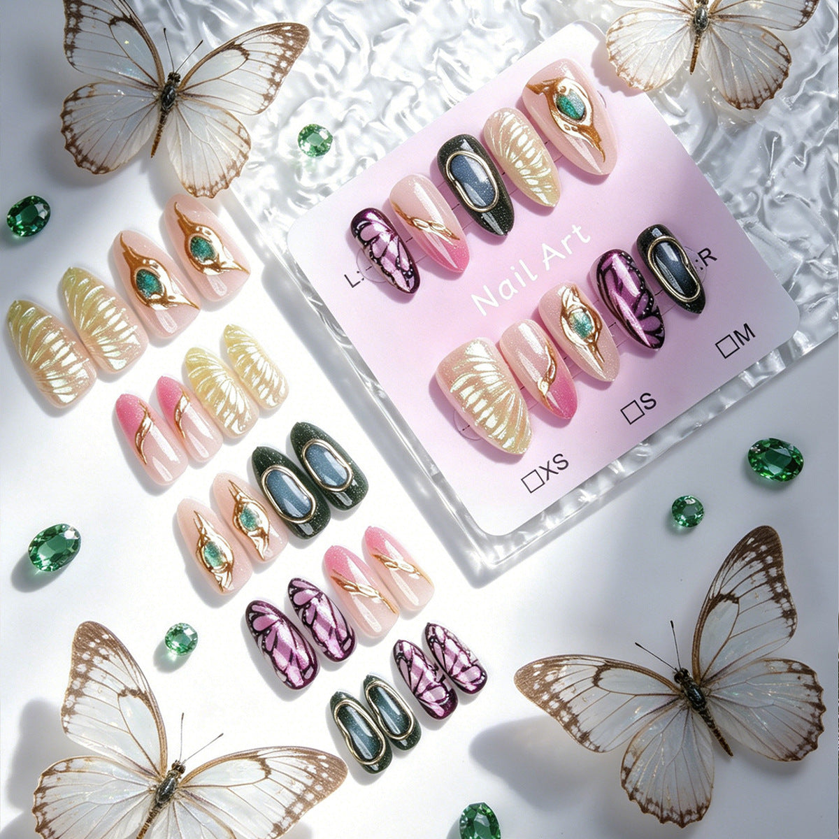 Glamouröse Kunstnägel-Set mit filigranen Designs Brehn
