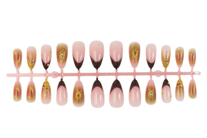 Kunstnagelset mit eleganten Goldperlen und filigranen Designs Brehn