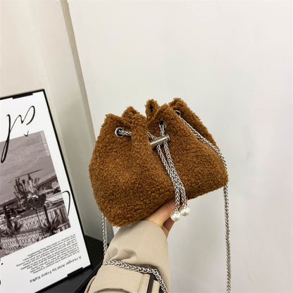 Texturierte Kordelzug-Handtasche