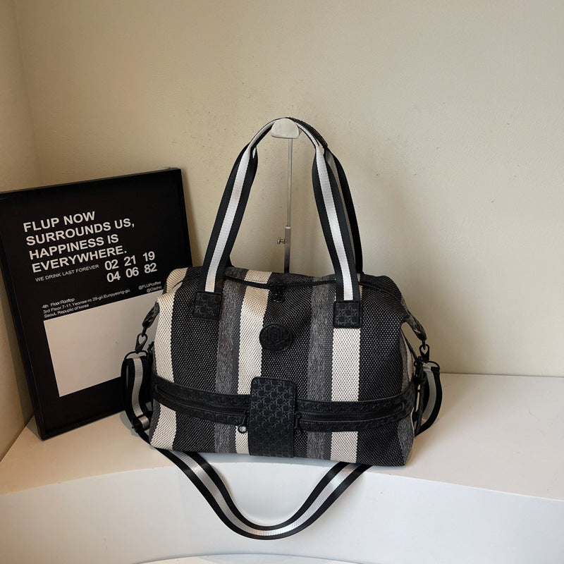 Stylische gestreifte Wochenend-Duffel-Tasche Brehn