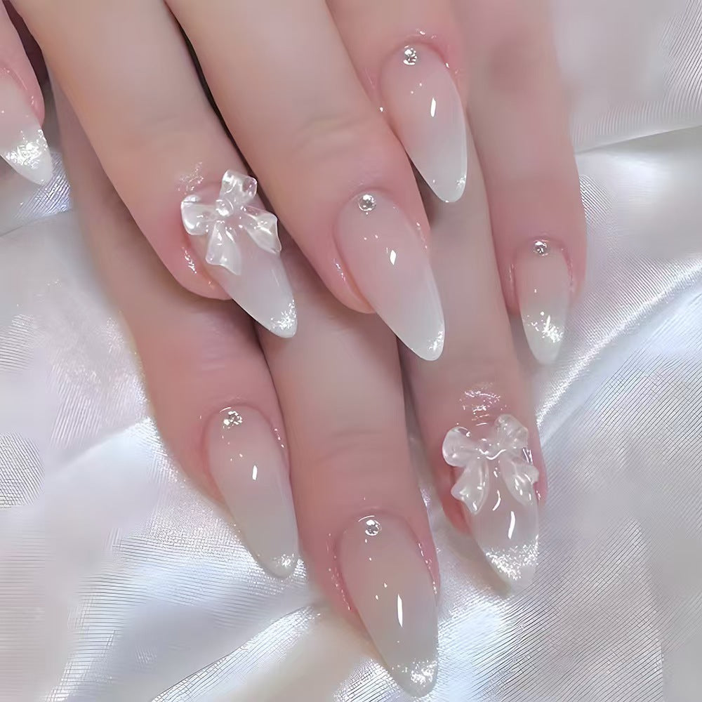 Elegante und Kunstvolle Nagelspitzen Brehn