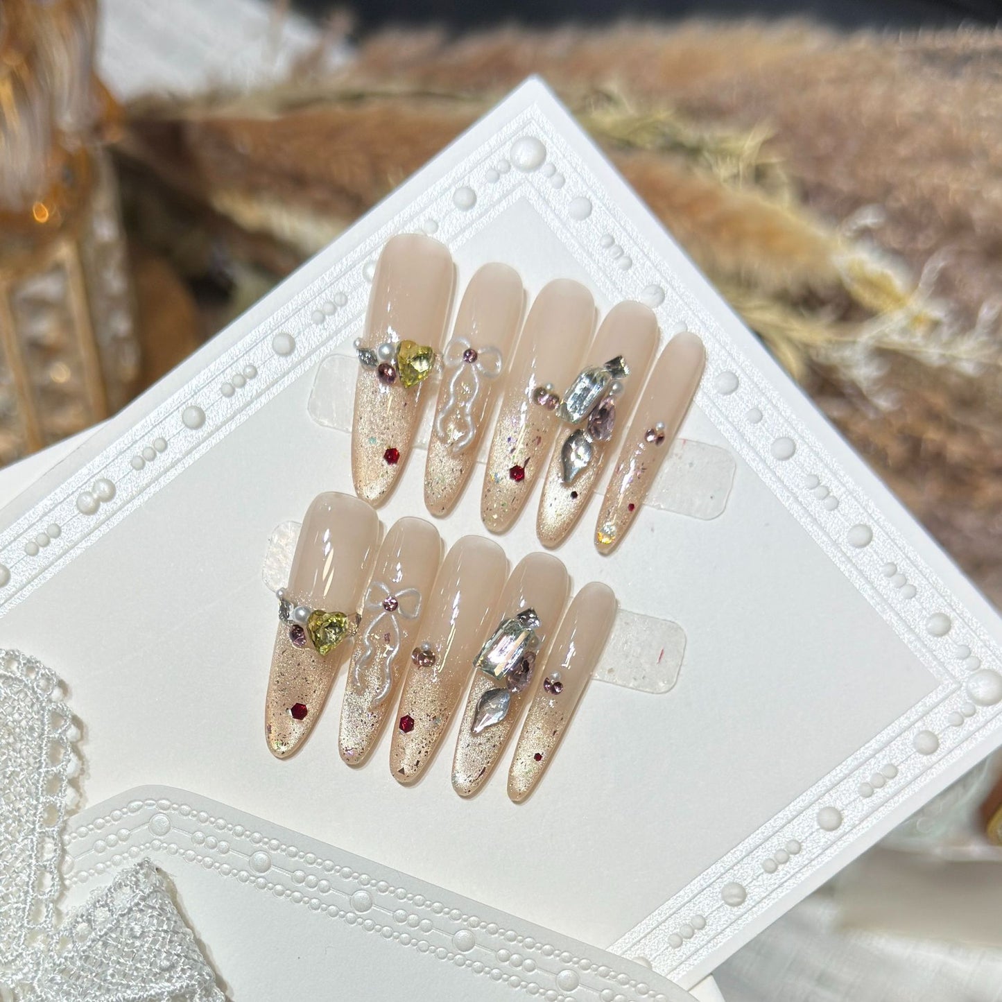 Dekoratives Stiletto-Nagelkunst-Set mit Edelstein-Akzenten Brehn